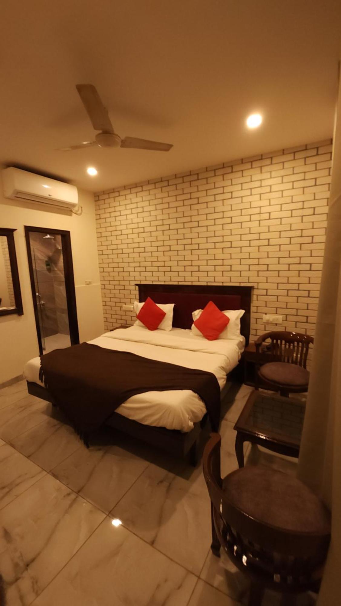 Hotel Vrs Inns Chandīgarh Exterior foto